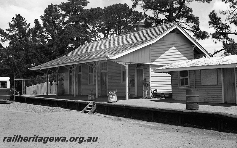 P24258
Former station, platform, weatherboard buildings, one with tiled roof and the other metal, now bus depot, Kalamunda, UDRR line, view from carpark
