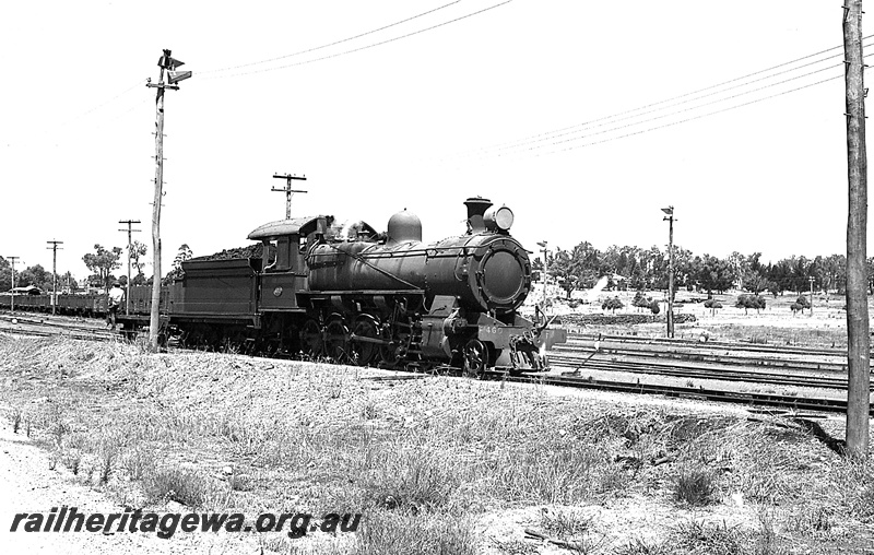 P24270
FS class 460, yard, sidings, tracks, Collie, BN line, side and front view
