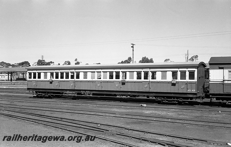 P24278
ACL class 405, with waterbags, tracks, platform, canopy, Kalgoorlie station, EGR line, side and end view
