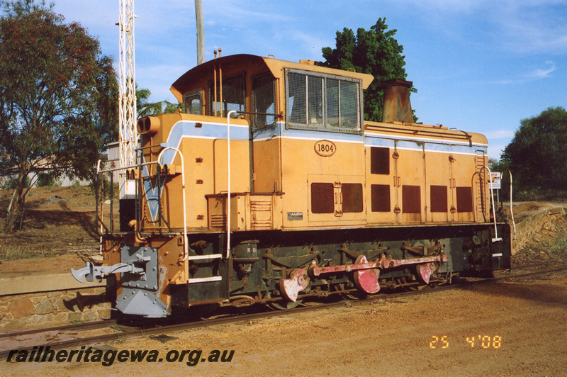 P24302
T class 1804 DE locomotive, Northampton Railway Precinct, front and side view.
