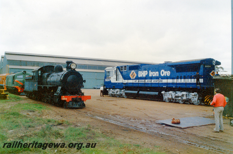 P24313
ARHS locomotives FS class 460 and XA class 1405, BHP Iron Ore (BHPIO) loco GE CM40-8M model 5634 