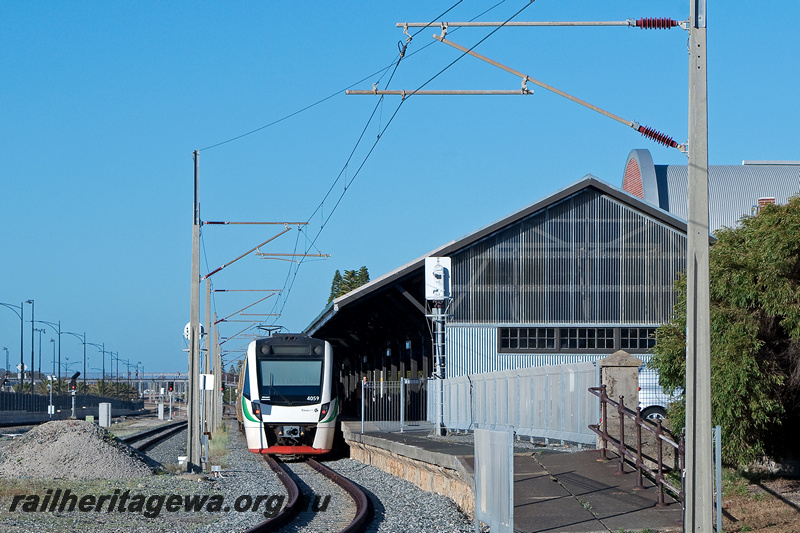 P24324
EMU set 59, comprising BEA, BEB, BET class railcars, platform, station building, Fremantle, ER line, end on view 
