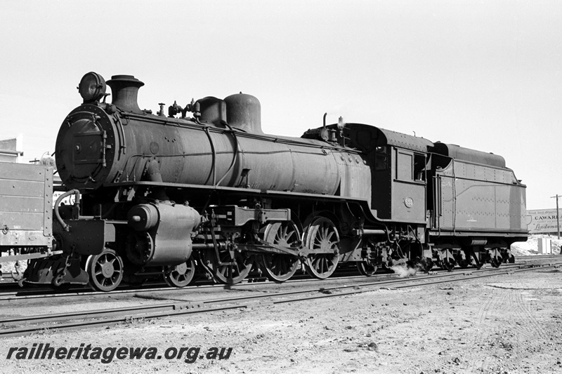 P24360
U class 655, Bassendean, ER line, front and side view from track level
