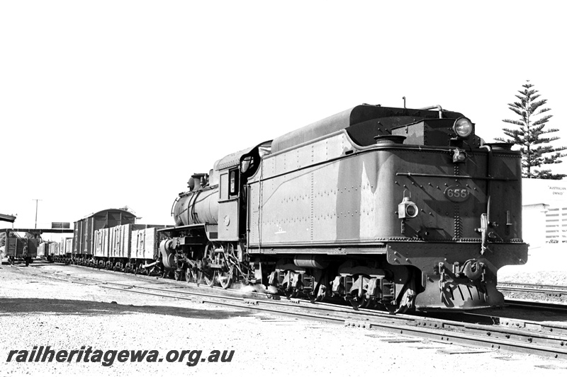 P24361
U class 655, shunting rake of goods wagons and van, pedestrian overpass, Bassendean, ER line, side and rear view from trackside

