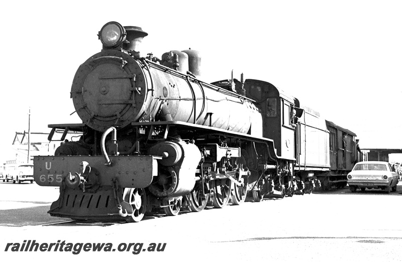 P24368
U class 655, Ford, Holden motor vehicles, Cresco fertiliser works, Bassendean, ER line, front and side view from track level
