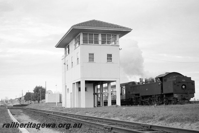 P24374
DD class 592, rear end leading, on No 104 Armadale to Perth passenger service, signal box, platform, light signal, leaving Rivervale, SWR line, side and end view 
