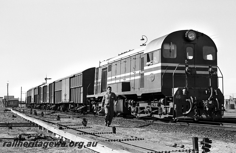 P24379
F class 46 on Up South West goods entering East Perth, signal rodding, worker, semaphore signal, trackside buildings, ER line, side and end view
