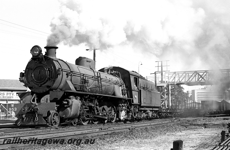 P24380
W class 953, on No 35 Goods to Bunbury, leaving East Perth, overhead footbridge, signal rodding, SWR line, front and side view from trackside
