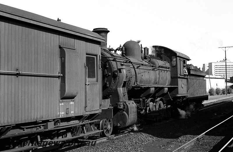 P24381
FS class 418, pushing No 35 Goods to Bunbury out of East Perth, multistorey building in background, SWR line, front and side view
