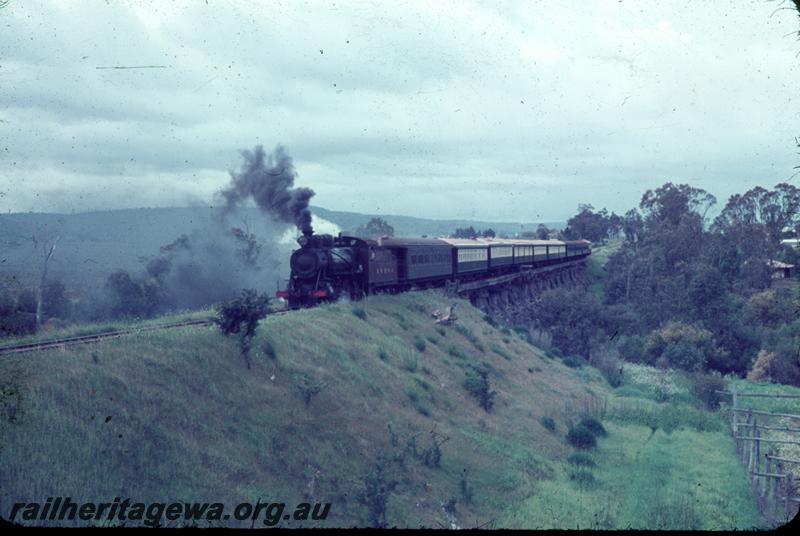 T00019
ARHS Vic Div visit, MRWA C class loco No.18, trestle bridge, Upper Swan Bridge, MR line, Hauling tour train
