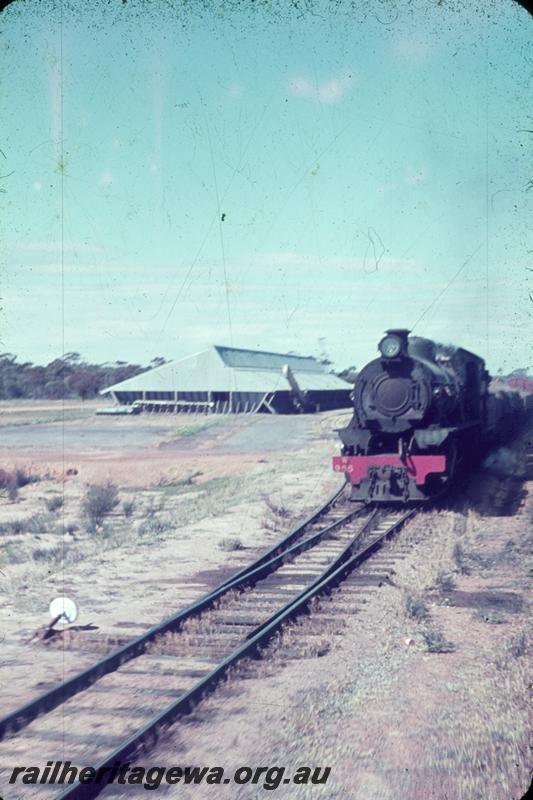 T00021
ARHS Vic Div visit, W class 955, wheat bin, taken from passing train
