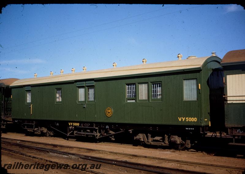 T00050
VY class 5000 bullion van, side and end view.
