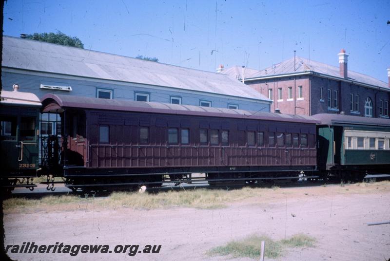 T00055
MRWA KA class 17, end and side view
