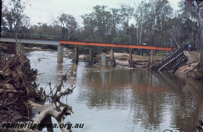 T00100
Steel girder bridge, BB line, Preston River Bridge repairs
