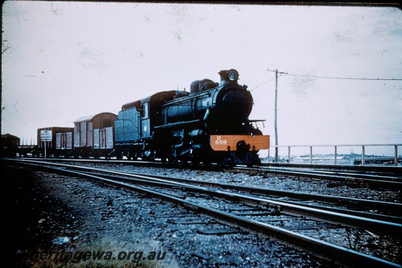 T00124
U class 659, entering the Fremantle Yard from the railway bridge, heading goods train from North Fremantle
