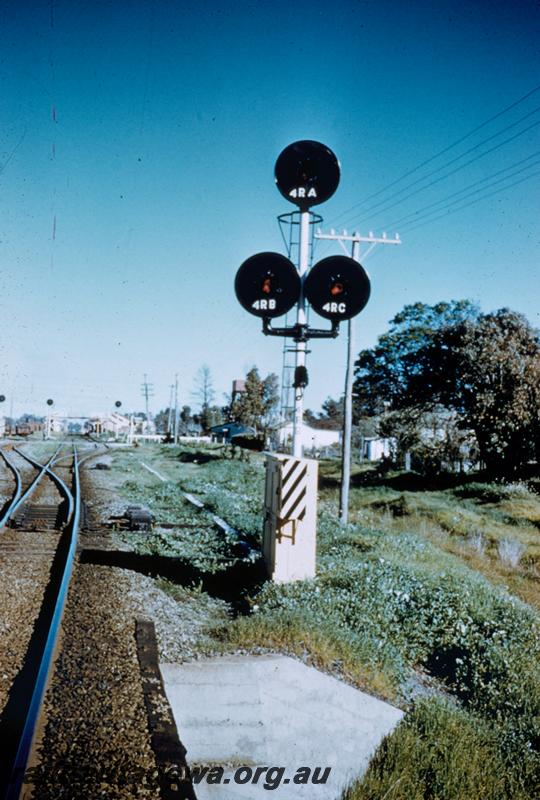 T00136
Triple headed colour light signal, Pinjarra, SWR line. Same as T0251.
