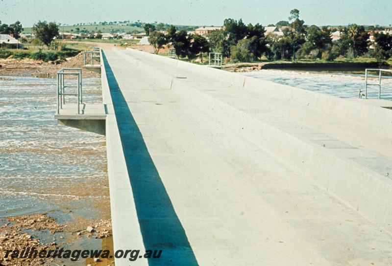 T00151
Concrete bridge, Northam, Standard Gauge Avon Valley line, under construction
