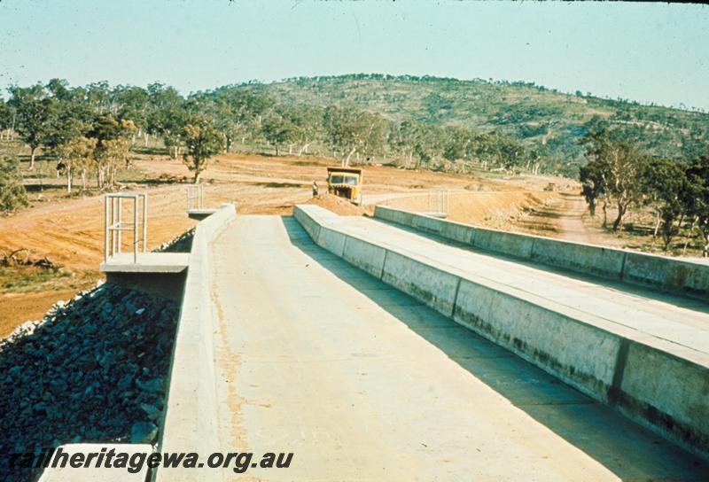 T00152
Concrete bridge, Wooroloo bridge, Standard Gauge Avon Valley Line, under construction
