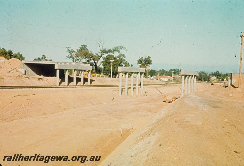 T00154
Concrete road bridge, Bellevue, Great Eastern Highway bridge under construction
