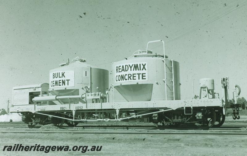 T00183
RBC class 11252, bulk cement wagon, side and end view.
