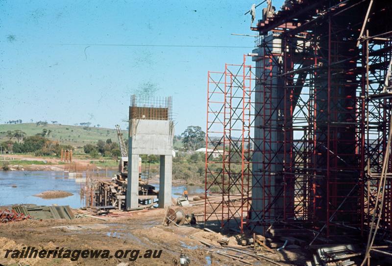 T00213
Concrete bridge, Northam, 3'6