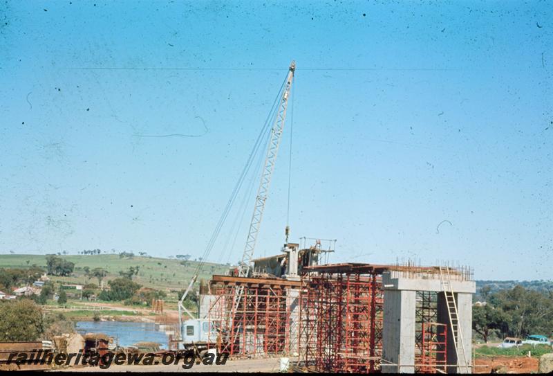 T00214
Concrete bridge, Northam, 3'6