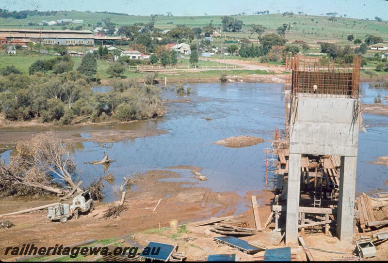 T00215
Concrete bridge, Northam, 3'6