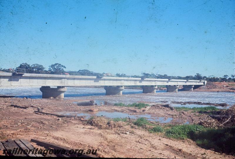 T00220
Concrete bridge, Northam, Standard Gauge, line, under construction
