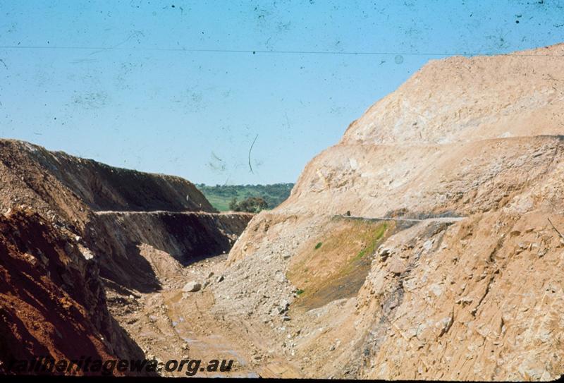 T00235
Earthworks, Windmill Hill cutting, Standard Gauge Avon Valley line
