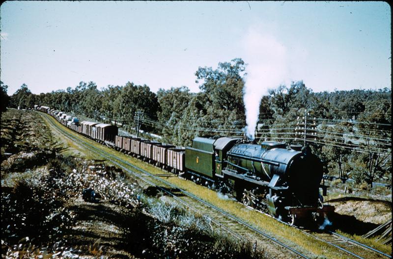 T00285
V class 1216, goods train, ER line. Same as T0191, T0784 & T1349
