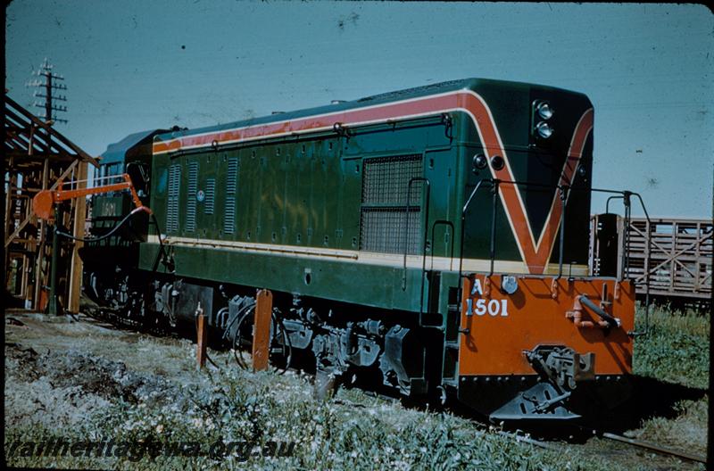 T00288
A class 1501, Midland loco depot, being refuelled, same as T0052
