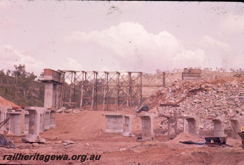 T00299
Standard Gauge construction, Wooroloo Bridge construction, Avon Valley line
