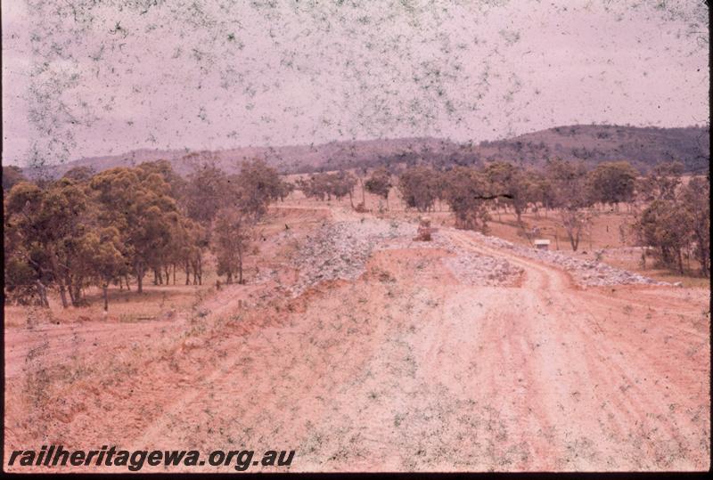 T00305
Standard Gauge construction, Avon Valley line, culvert at Bells Dam
