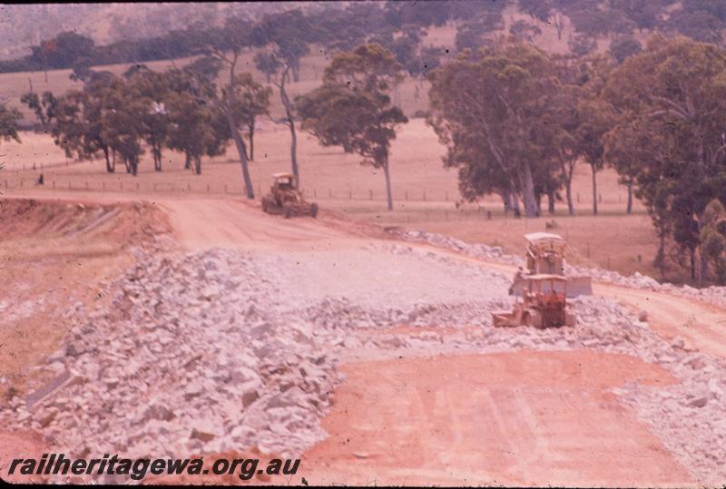 T00306
Standard Gauge construction, Avon Valley line, culvert at Bells Dam
