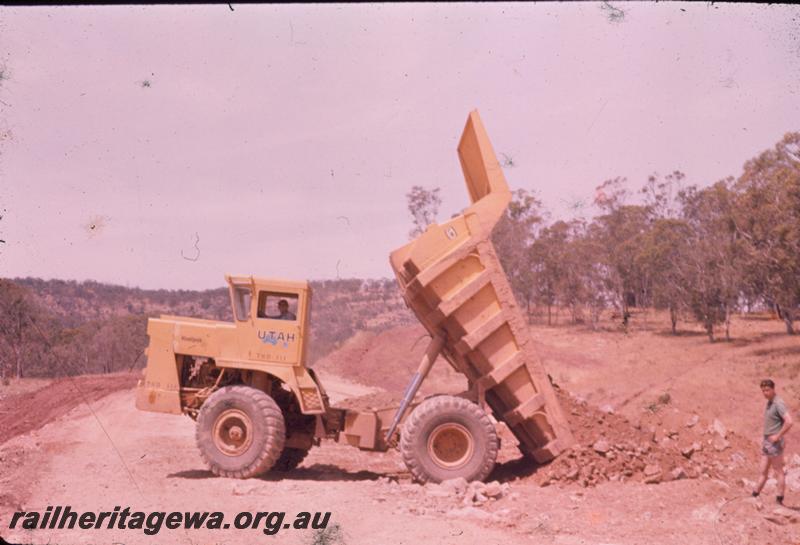 T00318
Standard Gauge construction, Avon Valley line, Fill being dumped one mile West of Base Camp, approx. 44m point
