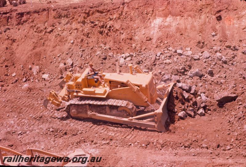 T00320
Standard Gauge construction, Avon Valley line, Bulldozer in cutting west of Jumpering
