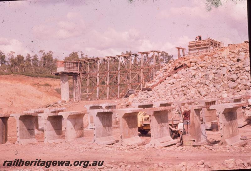 T00324
Standard Gauge construction, Avon Valley line, Wooroloo Bridge construction
