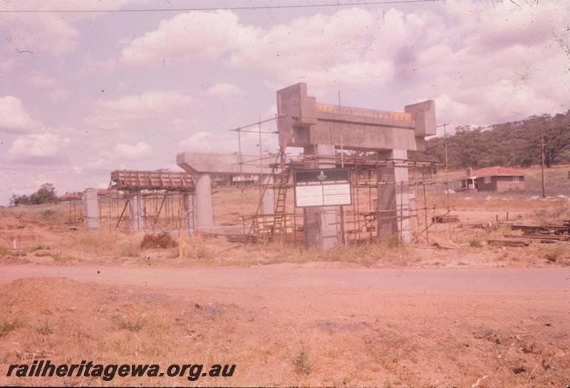 T00337
Standard Gauge construction, Avon Valley line, Toodyay Bridge construction
