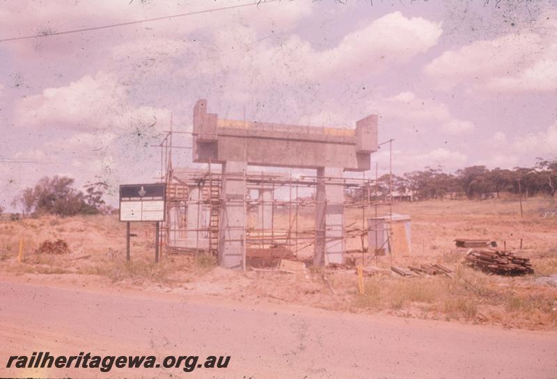 T00338
Standard Gauge construction, Avon Valley line, Toodyay Bridge construction
