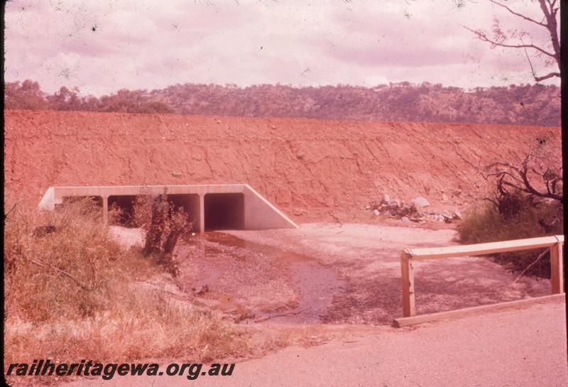 T00341
Standard Gauge construction, Avon Valley line, culvert No.422
