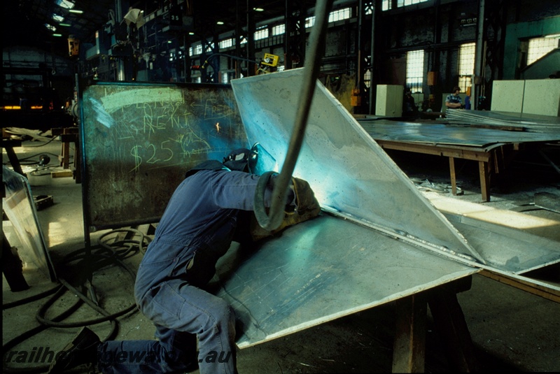 T00372
XF class alumna wagon under construction, Flanging Shop, Midland Workshops, tradesman welding the assembled diaphragm.
