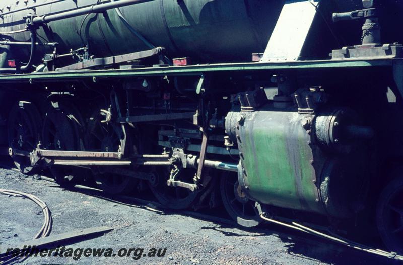 T00422
W class, Narrogin loco depot, motion
