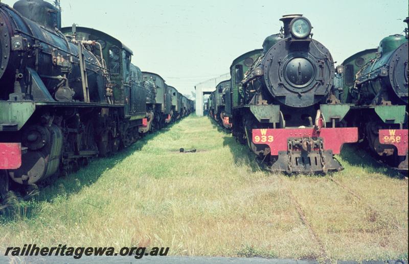 T00456
W class 933, W class 958, Collie loco depot, stowed
