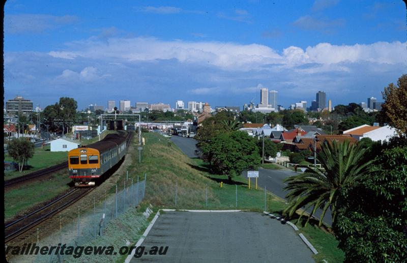 T00457
ADB class 775, Mount Lawley, ER line, arriving at station
