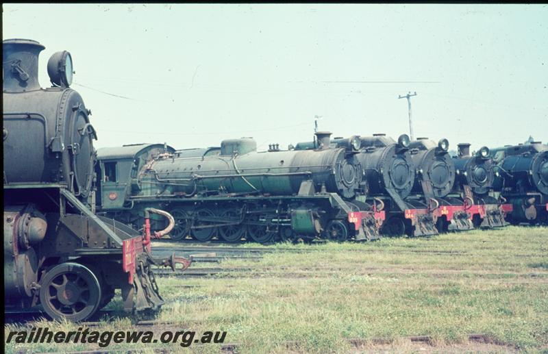 T00462
Locos around turntable, Collie loco depot
