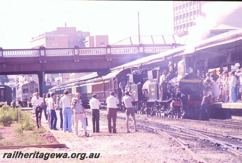 T00551
Centenary of the Fremantle to Guildford Railway, train at Perth Station
