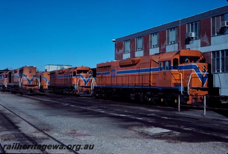 T00552
L class 271, Forrestfield Yard, side and end view
