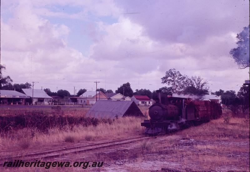 T00562
G class 71, Yarloop, on timber train

