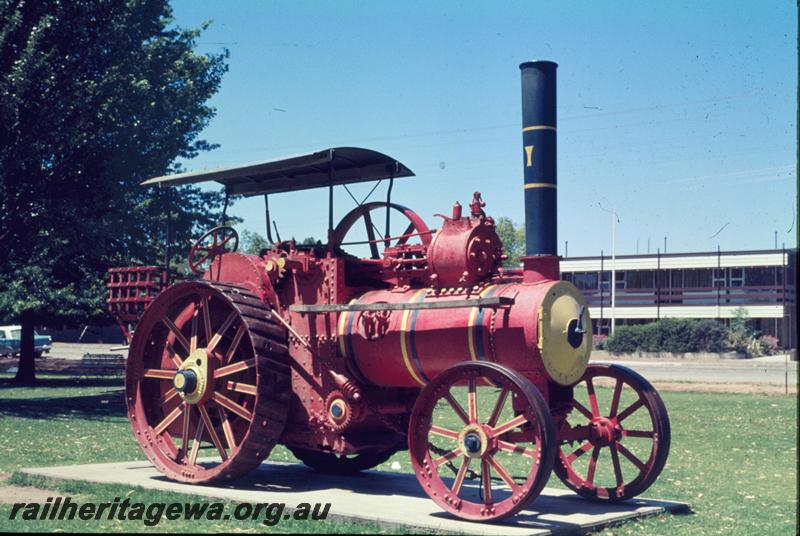 T00581
Traction engine
