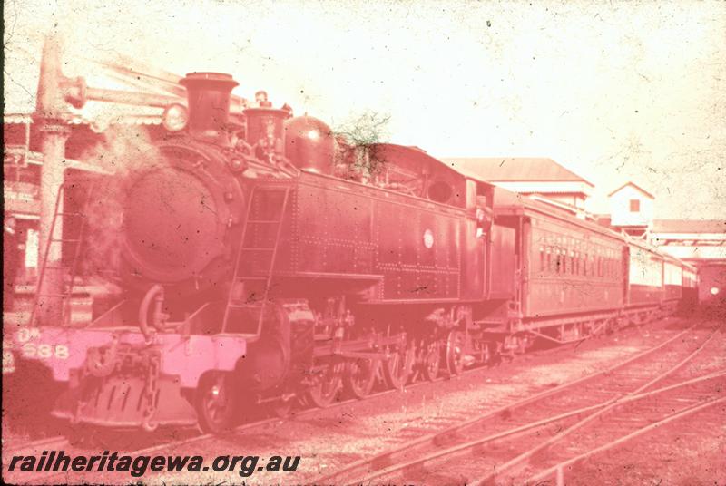 T00596
DM class 588, Perth Station, tour train
